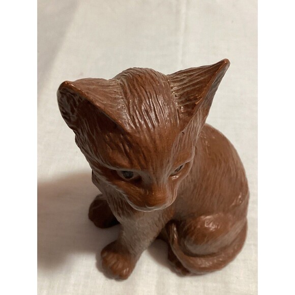 "Chocolate" Red Mill Mfg. Sitting Cat Figurine Composite Crushed Pecan Resin 6” - Picture 4 of 10